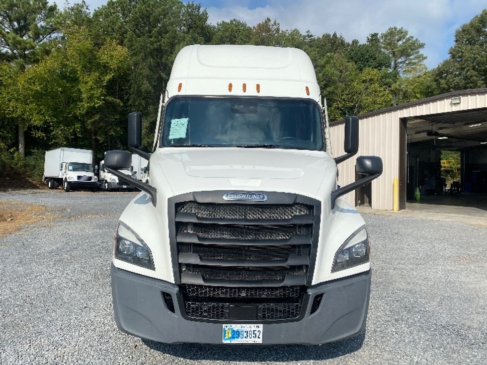 Sleeper Tractor-Heavy Duty Tractors-Freightliner-2020-T12664ST-Cleveland-TN-627,083\n\t\tmiles-$ 61,750 - Image 2