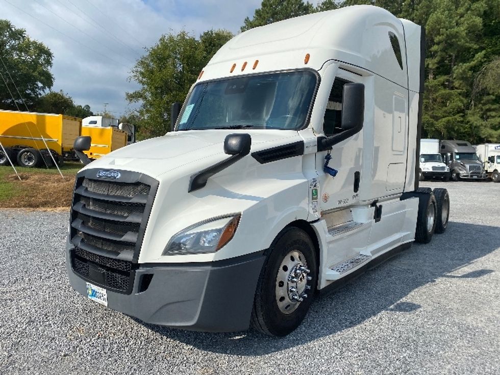 Sleeper Tractor-Heavy Duty Tractors-Freightliner-2020-T12664ST-Cleveland-TN-627,083\n\t\tmiles-$ 61,750 - Image 3