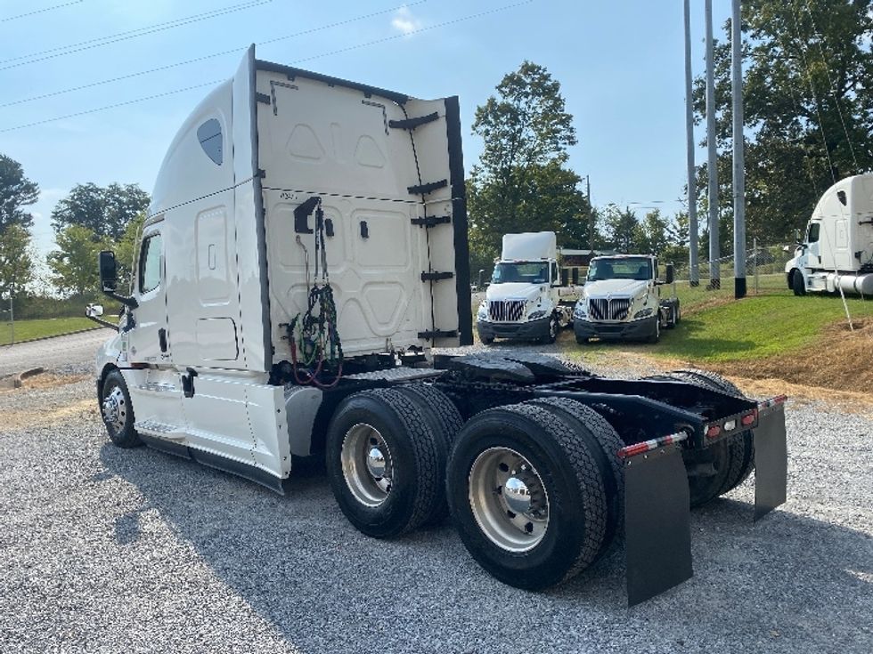 Sleeper Tractor-Heavy Duty Tractors-Freightliner-2020-T12664ST-Cleveland-TN-627,083\n\t\tmiles-$ 61,750 - Image 5