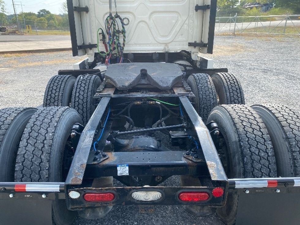 Sleeper Tractor-Heavy Duty Tractors-Freightliner-2020-T12664ST-Cleveland-TN-627,083\n\t\tmiles-$ 61,750 - Image 6