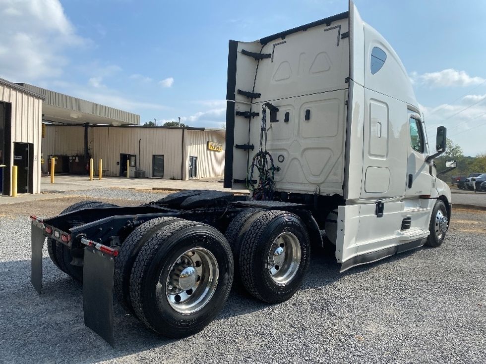 Sleeper Tractor-Heavy Duty Tractors-Freightliner-2020-T12664ST-Cleveland-TN-627,083\n\t\tmiles-$ 61,750 - Image 7