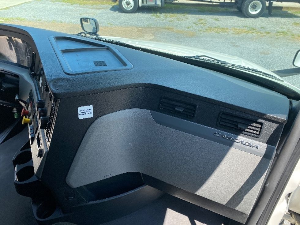 Sleeper Tractor-Heavy Duty Tractors-Freightliner-2020-T12664ST-Cleveland-TN-669,905\n\t\tmiles-$ 55,500 - Image 14