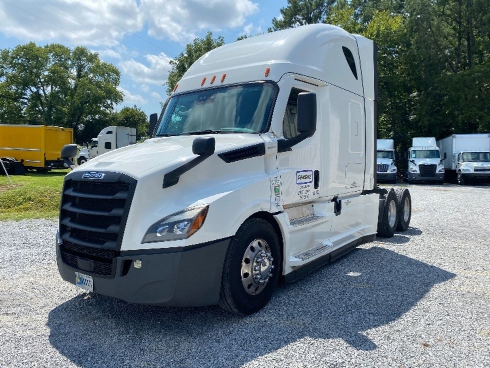Sleeper Tractor-Heavy Duty Tractors-Freightliner-2020-T12664ST-Cleveland-TN-669,905\n\t\tmiles-$ 55,500 - Image 3
