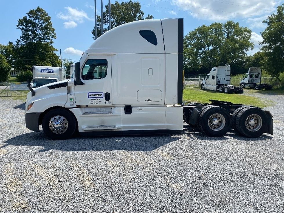 Sleeper Tractor-Heavy Duty Tractors-Freightliner-2020-T12664ST-Cleveland-TN-669,905\n\t\tmiles-$ 55,500 - Image 4