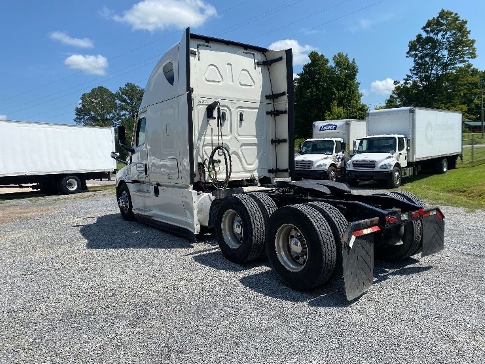 Sleeper Tractor-Heavy Duty Tractors-Freightliner-2020-T12664ST-Cleveland-TN-669,905\n\t\tmiles-$ 55,500 - Image 5