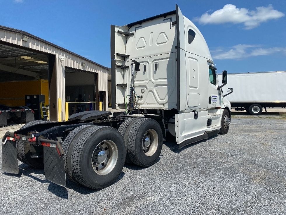 Sleeper Tractor-Heavy Duty Tractors-Freightliner-2020-T12664ST-Cleveland-TN-669,905\n\t\tmiles-$ 55,500 - Image 7