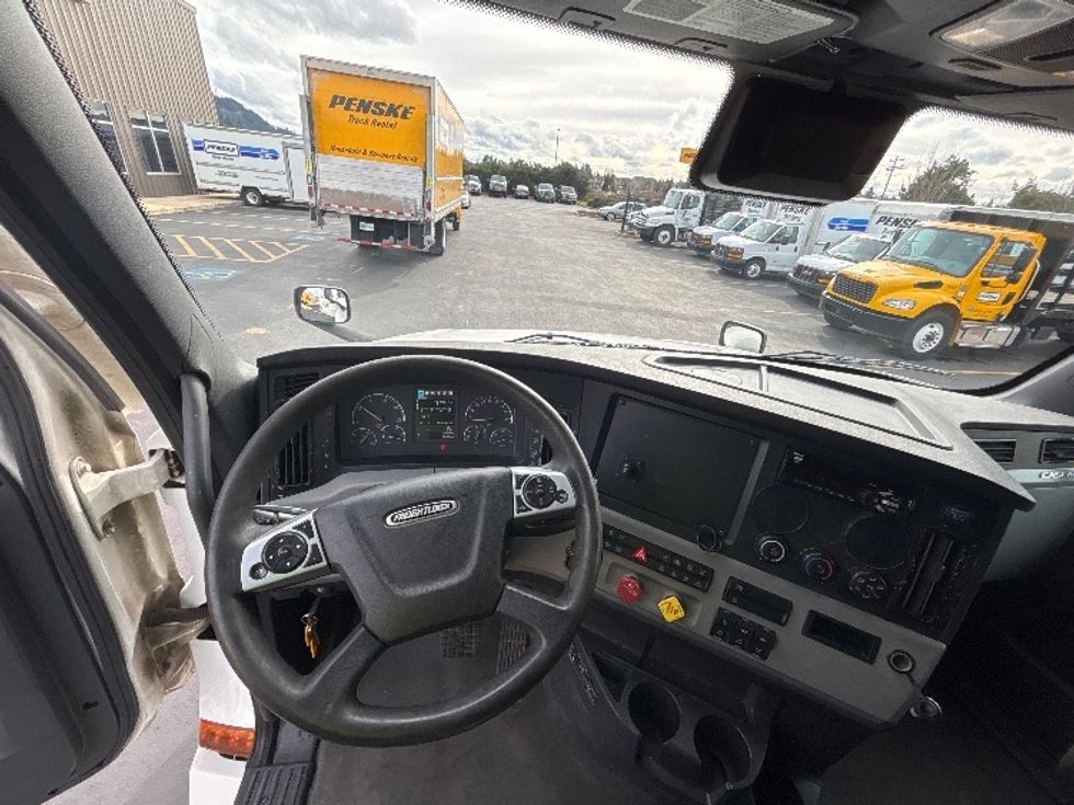 Sleeper Tractor-Heavy Duty Tractors-Freightliner-2020-T12664ST-Coburg-OR-588,820\n\t\tmiles-$ 57,000 - Image 11