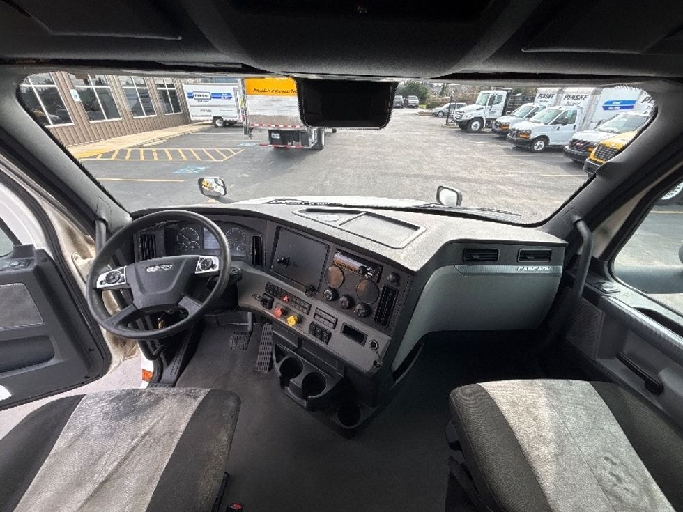 Sleeper Tractor-Heavy Duty Tractors-Freightliner-2020-T12664ST-Coburg-OR-588,820\n\t\tmiles-$ 57,000 - Image 12