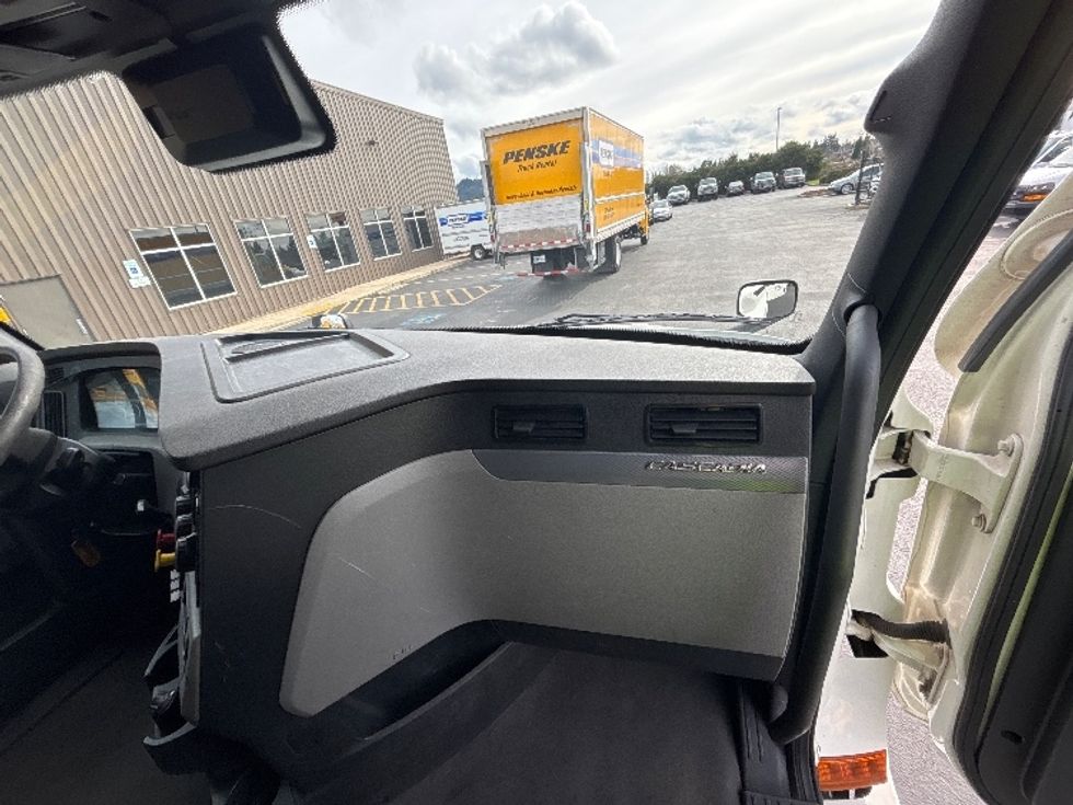 Sleeper Tractor-Heavy Duty Tractors-Freightliner-2020-T12664ST-Coburg-OR-588,820\n\t\tmiles-$ 57,000 - Image 14