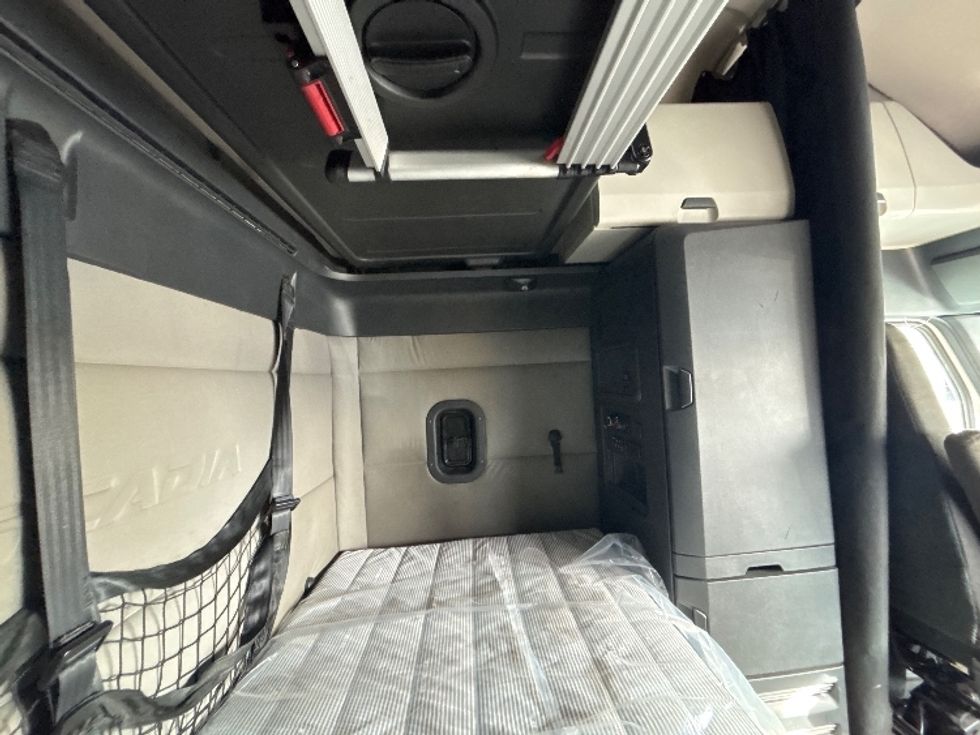 Sleeper Tractor-Heavy Duty Tractors-Freightliner-2020-T12664ST-Coburg-OR-588,820\n\t\tmiles-$ 57,000 - Image 18