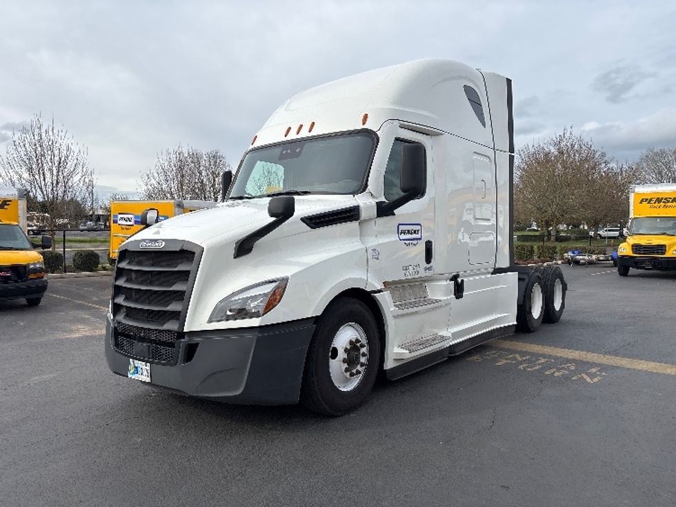 Sleeper Tractor-Heavy Duty Tractors-Freightliner-2020-T12664ST-Coburg-OR-588,820\n\t\tmiles-$ 57,000 - Image 3
