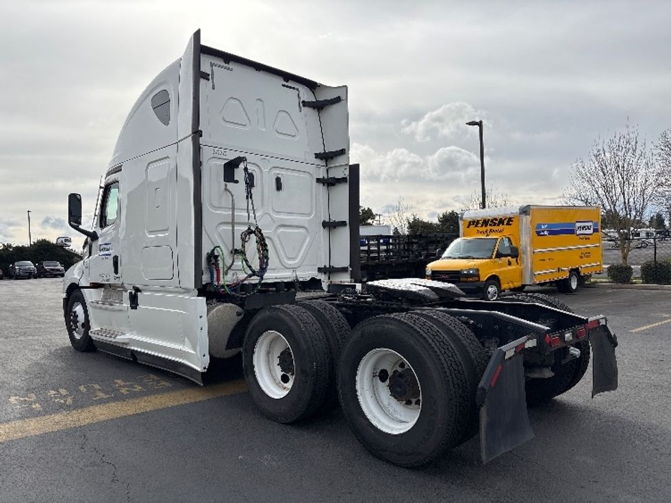 Sleeper Tractor-Heavy Duty Tractors-Freightliner-2020-T12664ST-Coburg-OR-588,820\n\t\tmiles-$ 57,000 - Image 5