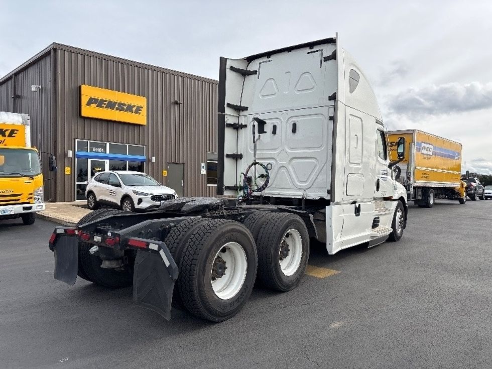 Sleeper Tractor-Heavy Duty Tractors-Freightliner-2020-T12664ST-Coburg-OR-588,820\n\t\tmiles-$ 57,000 - Image 7