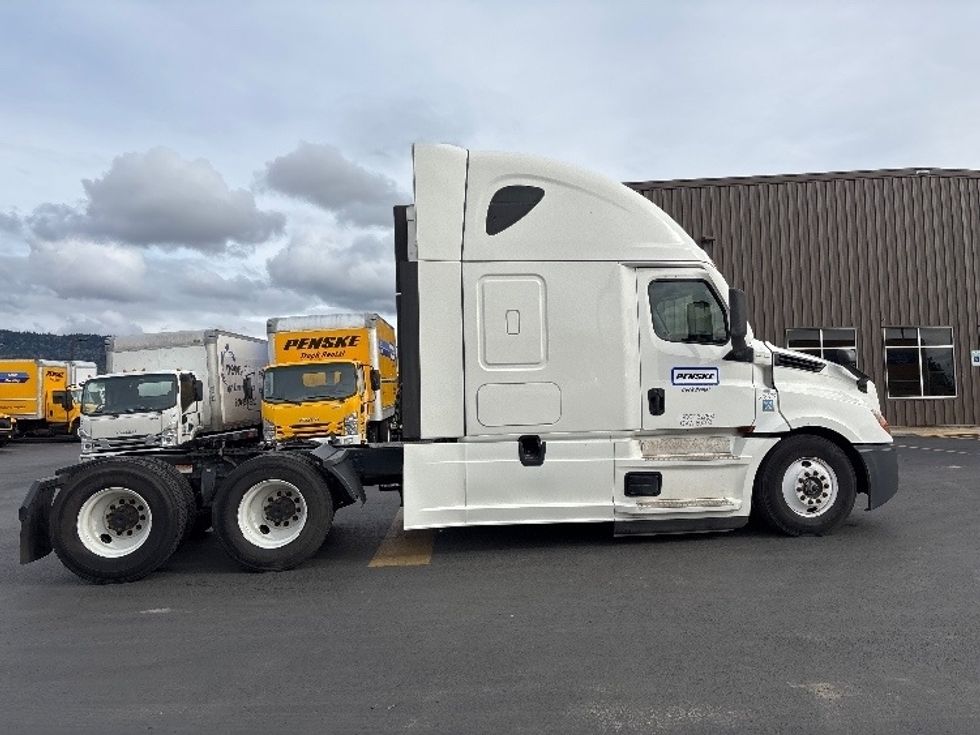 Sleeper Tractor-Heavy Duty Tractors-Freightliner-2020-T12664ST-Coburg-OR-588,820\n\t\tmiles-$ 57,000 - Image 8
