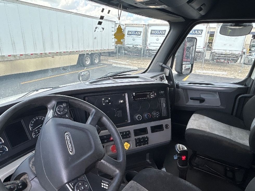 Sleeper Tractor-Heavy Duty Tractors-Freightliner-2020-T12664ST-Columbus-OH-434,428\n\t\tmiles-$ 61,250 - Image 10