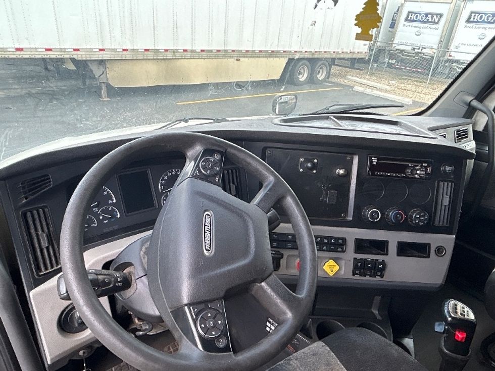 Sleeper Tractor-Heavy Duty Tractors-Freightliner-2020-T12664ST-Columbus-OH-434,428\n\t\tmiles-$ 61,250 - Image 11