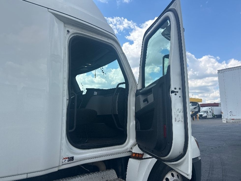 Sleeper Tractor-Heavy Duty Tractors-Freightliner-2020-T12664ST-Columbus-OH-434,428\n\t\tmiles-$ 61,250 - Image 13