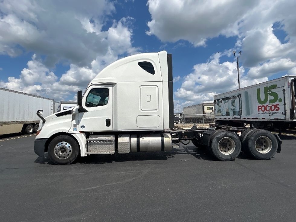 Sleeper Tractor-Heavy Duty Tractors-Freightliner-2020-T12664ST-Columbus-OH-434,428\n\t\tmiles-$ 61,250 - Image 4