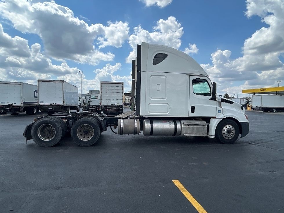 Sleeper Tractor-Heavy Duty Tractors-Freightliner-2020-T12664ST-Columbus-OH-434,428\n\t\tmiles-$ 61,250 - Image 8