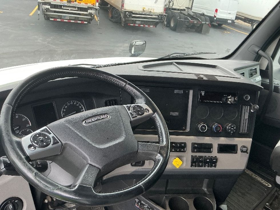 Sleeper Tractor-Heavy Duty Tractors-Freightliner-2020-T12664ST-Columbus-OH-499,870\n\t\tmiles-$ 61,000 - Image 11