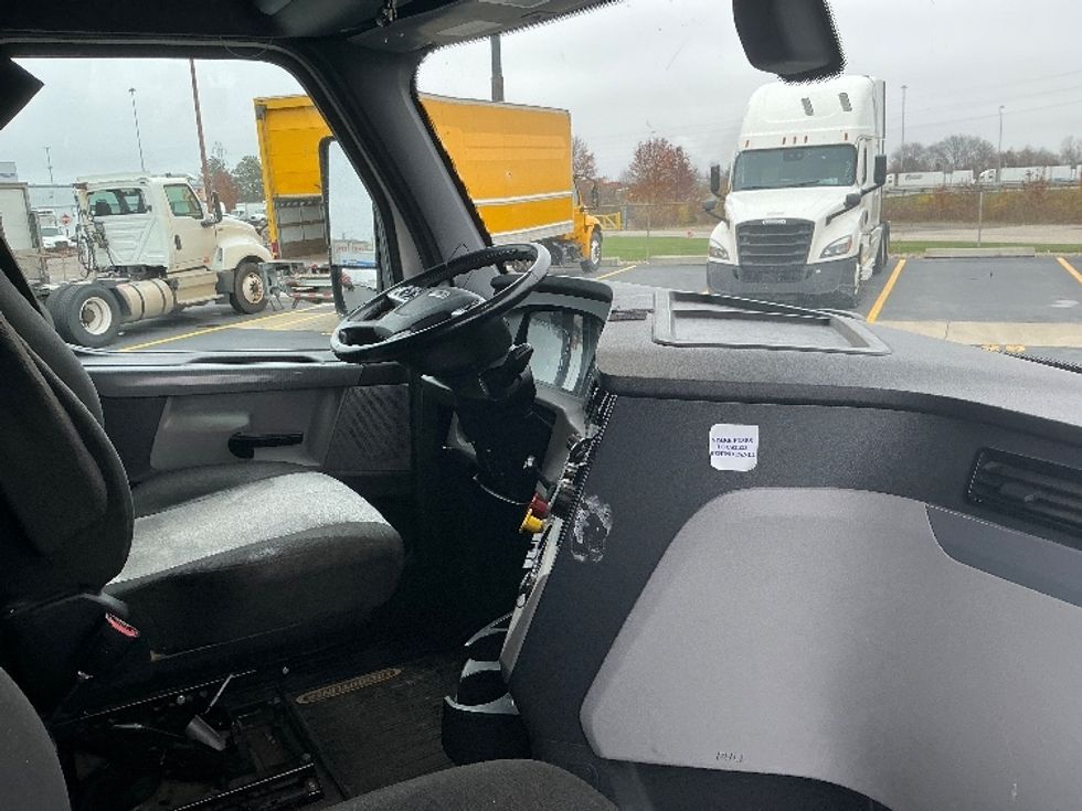 Sleeper Tractor-Heavy Duty Tractors-Freightliner-2020-T12664ST-Columbus-OH-499,870\n\t\tmiles-$ 61,000 - Image 15
