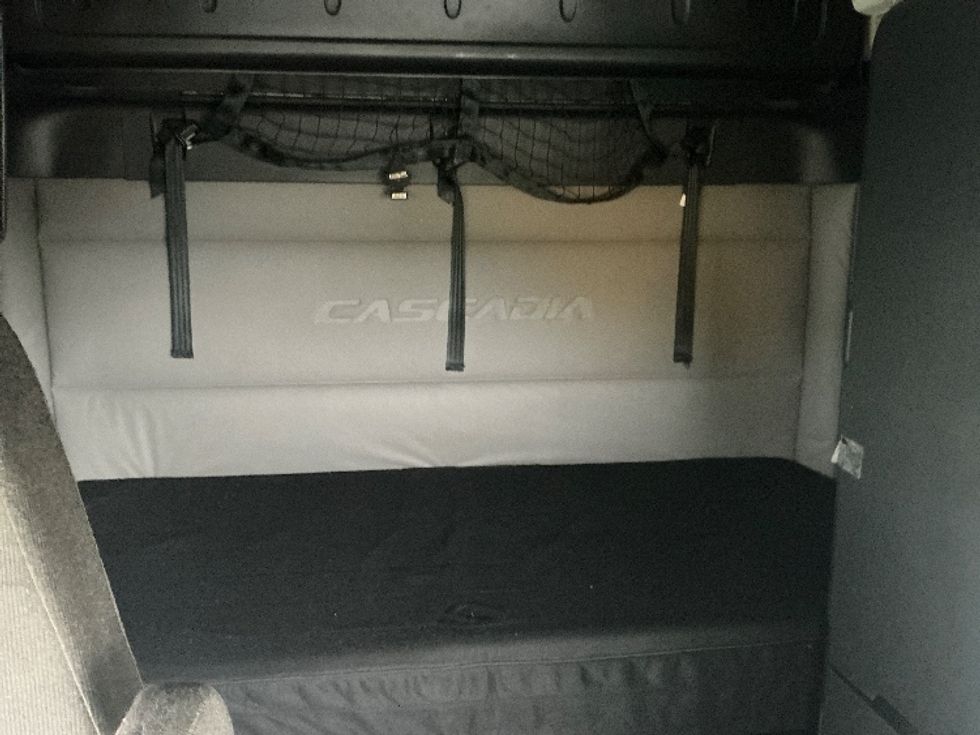 Sleeper Tractor-Heavy Duty Tractors-Freightliner-2020-T12664ST-Columbus-OH-499,870\n\t\tmiles-$ 61,000 - Image 16