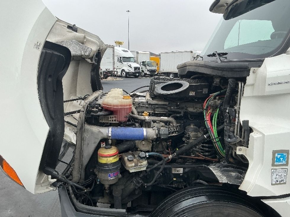 Sleeper Tractor-Heavy Duty Tractors-Freightliner-2020-T12664ST-Columbus-OH-499,870\n\t\tmiles-$ 61,000 - Image 21