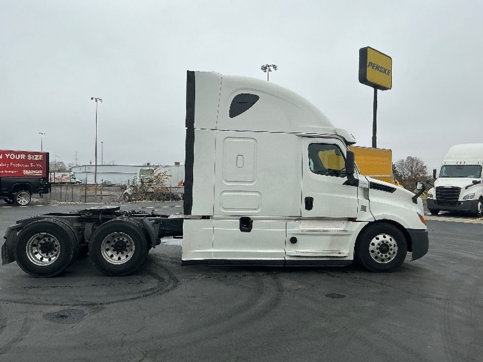 Sleeper Tractor-Heavy Duty Tractors-Freightliner-2020-T12664ST-Columbus-OH-499,870\n\t\tmiles-$ 61,000 - Image 8