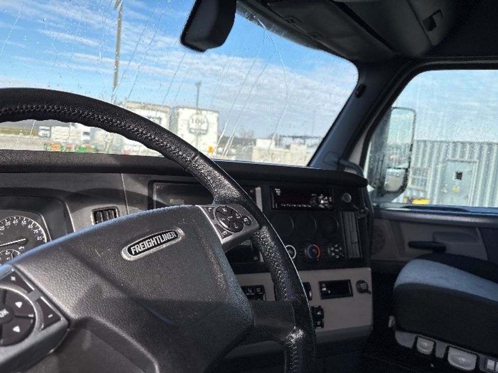 Sleeper Tractor-Heavy Duty Tractors-Freightliner-2020-T12664ST-Columbus-OH-559,098\n\t\tmiles-$ 55,000 - Image 10
