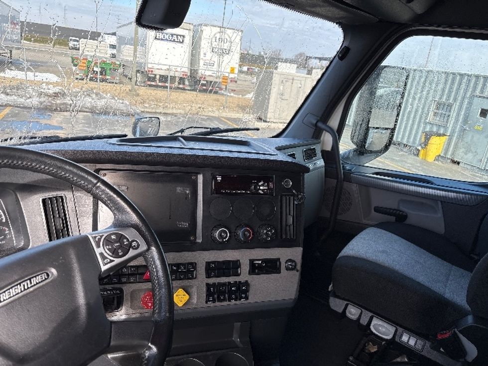 Sleeper Tractor-Heavy Duty Tractors-Freightliner-2020-T12664ST-Columbus-OH-559,098\n\t\tmiles-$ 55,000 - Image 11