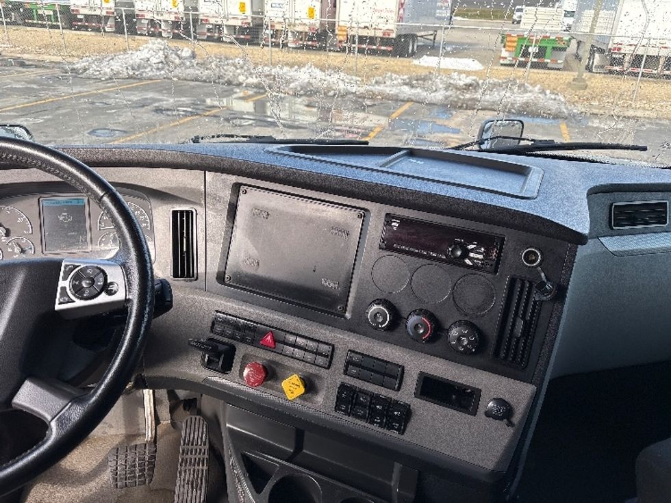 Sleeper Tractor-Heavy Duty Tractors-Freightliner-2020-T12664ST-Columbus-OH-559,098\n\t\tmiles-$ 55,000 - Image 12