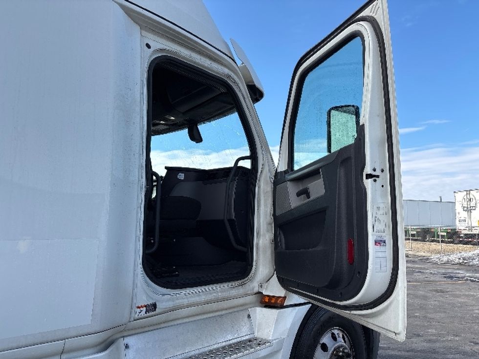 Sleeper Tractor-Heavy Duty Tractors-Freightliner-2020-T12664ST-Columbus-OH-559,098\n\t\tmiles-$ 55,000 - Image 13