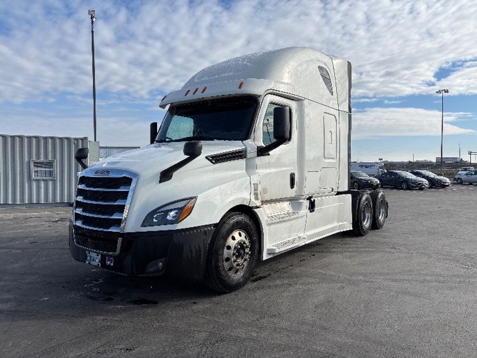 Sleeper Tractor-Heavy Duty Tractors-Freightliner-2020-T12664ST-Columbus-OH-559,098\n\t\tmiles-$ 55,000 - Image 3