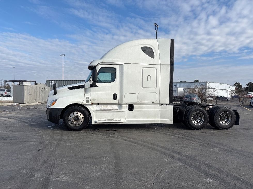 Sleeper Tractor-Heavy Duty Tractors-Freightliner-2020-T12664ST-Columbus-OH-559,098\n\t\tmiles-$ 55,000 - Image 4