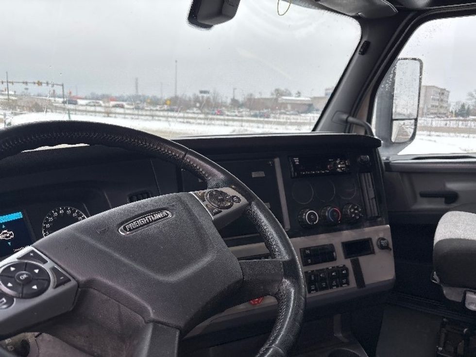 Sleeper Tractor-Heavy Duty Tractors-Freightliner-2020-T12664ST-Columbus-OH-630,660\n\t\tmiles-$ 49,750 - Image 10