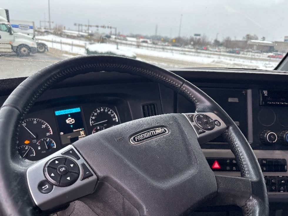 Sleeper Tractor-Heavy Duty Tractors-Freightliner-2020-T12664ST-Columbus-OH-630,660\n\t\tmiles-$ 49,750 - Image 11