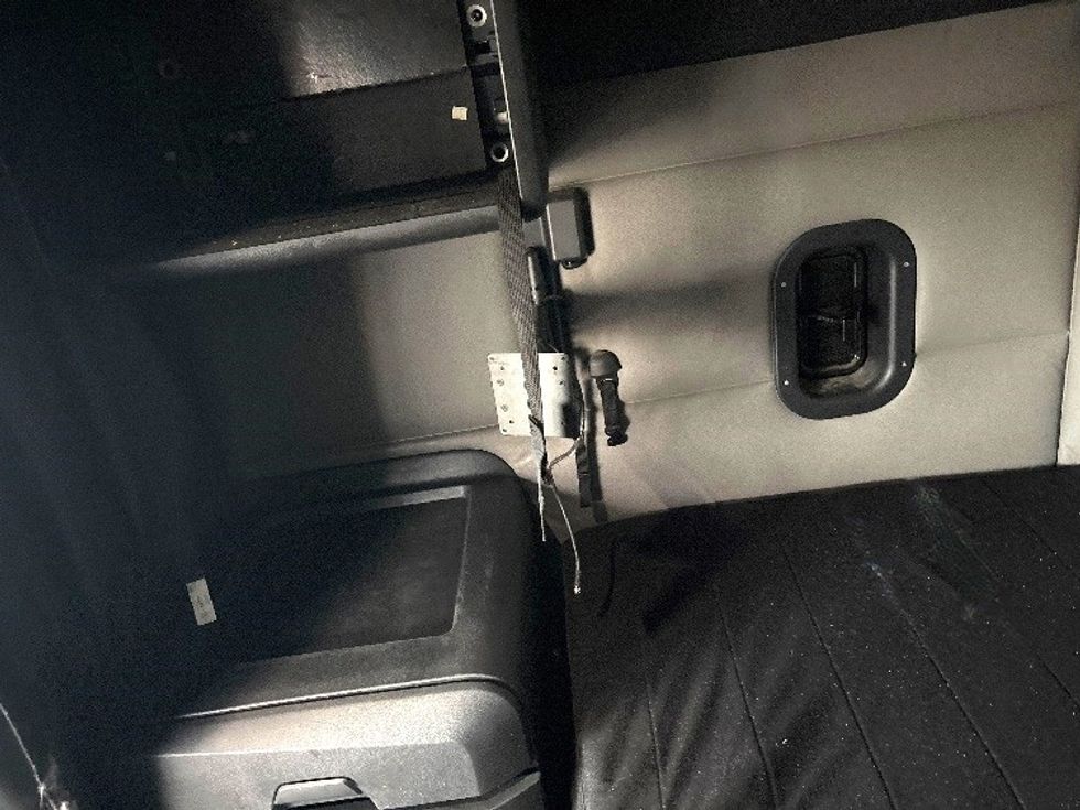 Sleeper Tractor-Heavy Duty Tractors-Freightliner-2020-T12664ST-Columbus-OH-630,660\n\t\tmiles-$ 49,750 - Image 18