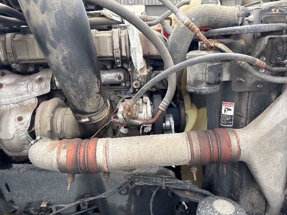 Sleeper Tractor-Heavy Duty Tractors-Freightliner-2020-T12664ST-Columbus-OH-630,660\n\t\tmiles-$ 49,750 - Image 19