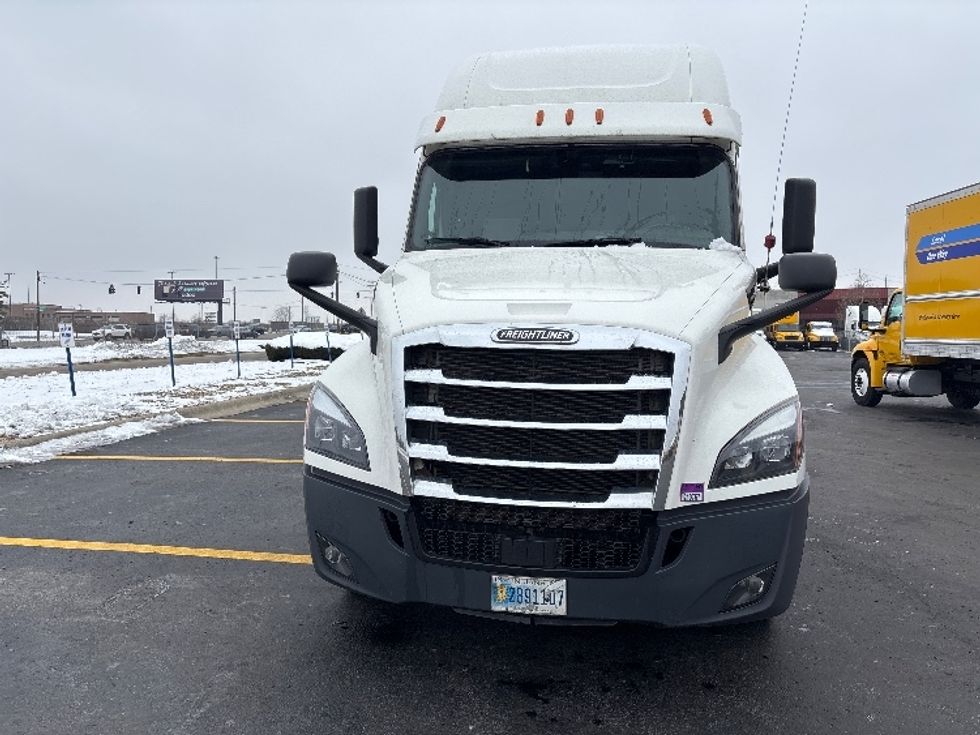 Sleeper Tractor-Heavy Duty Tractors-Freightliner-2020-T12664ST-Columbus-OH-630,660\n\t\tmiles-$ 49,750 - Image 2