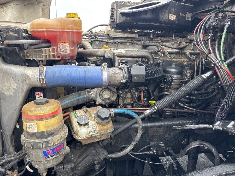 Sleeper Tractor-Heavy Duty Tractors-Freightliner-2020-T12664ST-Columbus-OH-630,660\n\t\tmiles-$ 49,750 - Image 20