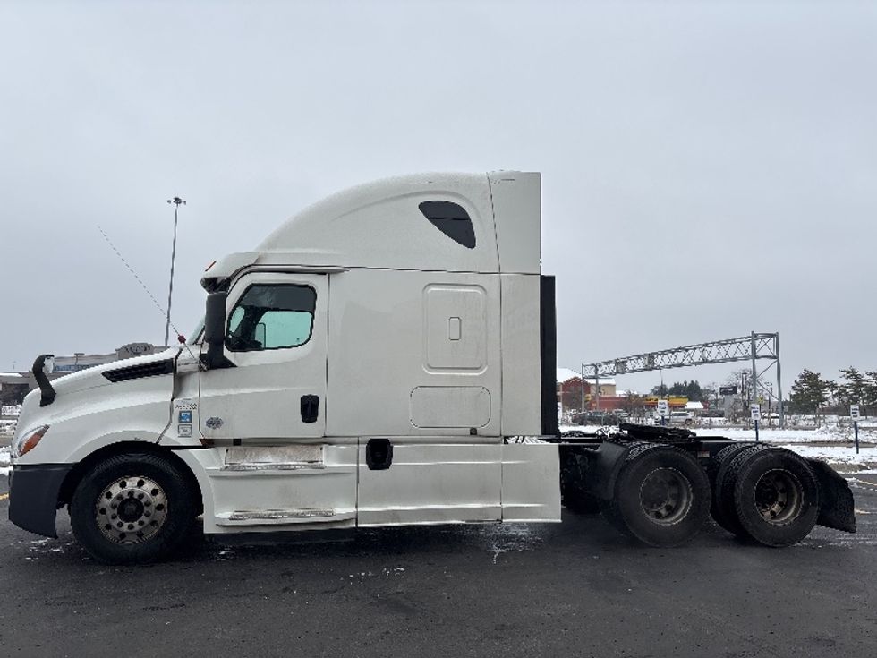 Sleeper Tractor-Heavy Duty Tractors-Freightliner-2020-T12664ST-Columbus-OH-630,660\n\t\tmiles-$ 49,750 - Image 4
