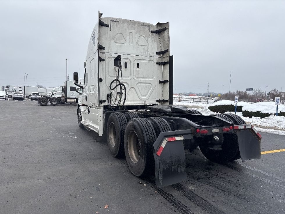 Sleeper Tractor-Heavy Duty Tractors-Freightliner-2020-T12664ST-Columbus-OH-630,660\n\t\tmiles-$ 49,750 - Image 5