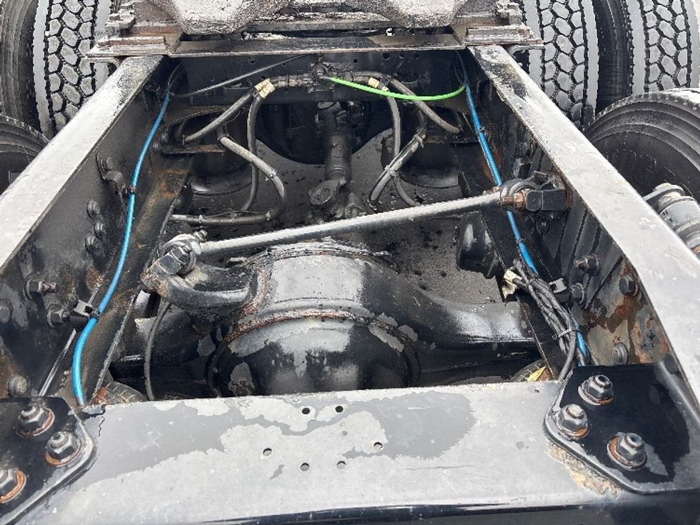 Sleeper Tractor-Heavy Duty Tractors-Freightliner-2020-T12664ST-Columbus-OH-630,660\n\t\tmiles-$ 49,750 - Image 6