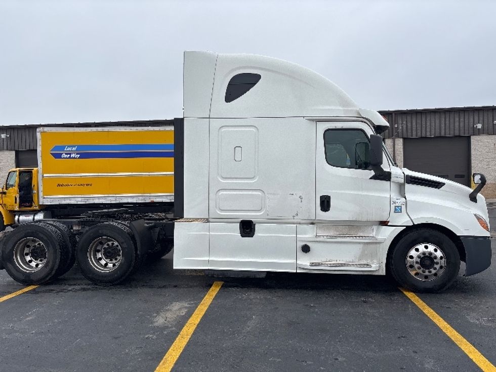 Sleeper Tractor-Heavy Duty Tractors-Freightliner-2020-T12664ST-Columbus-OH-630,660\n\t\tmiles-$ 49,750 - Image 8