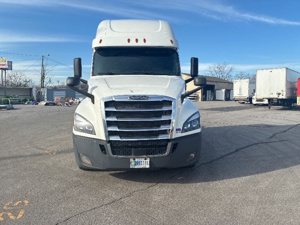 Sleeper Tractor-Heavy Duty Tractors-Freightliner-2020-T12664ST-Columbus-OH-641,000\n\t\tmiles-$ 47,000 - Image 2