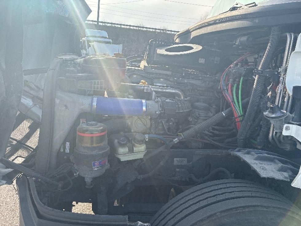 Sleeper Tractor-Heavy Duty Tractors-Freightliner-2020-T12664ST-Columbus-OH-641,000\n\t\tmiles-$ 47,000 - Image 21