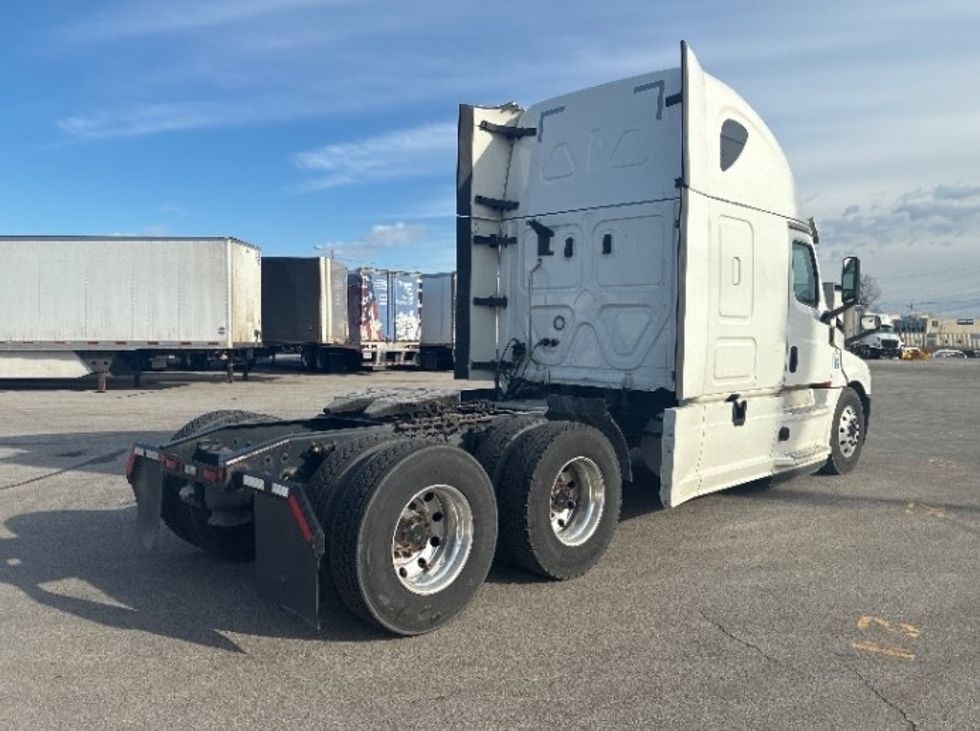 Sleeper Tractor-Heavy Duty Tractors-Freightliner-2020-T12664ST-Columbus-OH-641,000\n\t\tmiles-$ 47,000 - Image 7