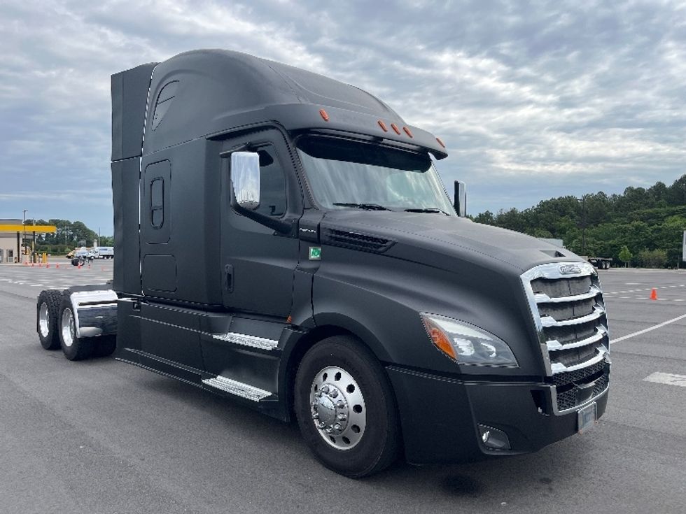 Sleeper Tractor-Heavy Duty Tractors-Freightliner-2020-T12664ST-Concord-NC-221,161\n\t\tmiles-$ 81,250 - Image 1