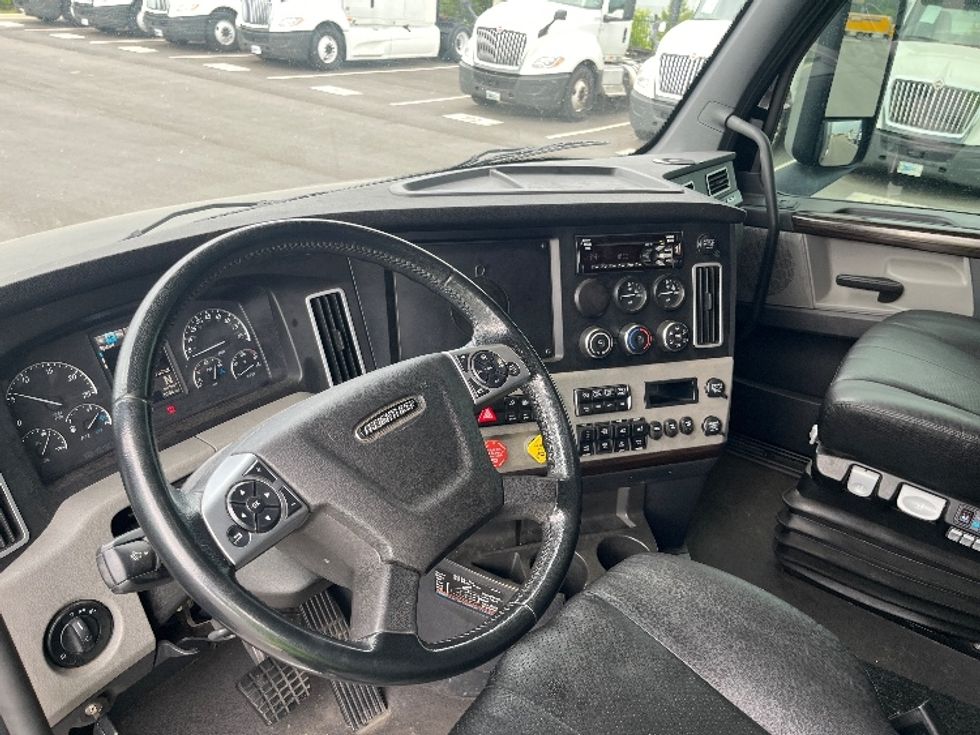 Sleeper Tractor-Heavy Duty Tractors-Freightliner-2020-T12664ST-Concord-NC-221,161\n\t\tmiles-$ 81,250 - Image 10