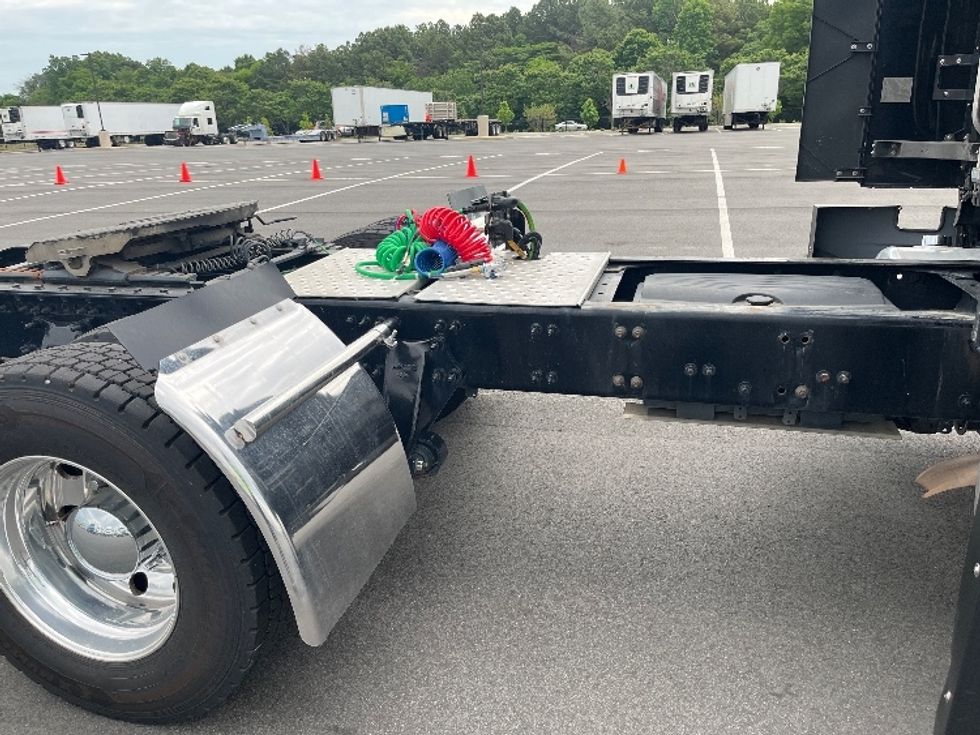 Sleeper Tractor-Heavy Duty Tractors-Freightliner-2020-T12664ST-Concord-NC-221,161\n\t\tmiles-$ 81,250 - Image 23